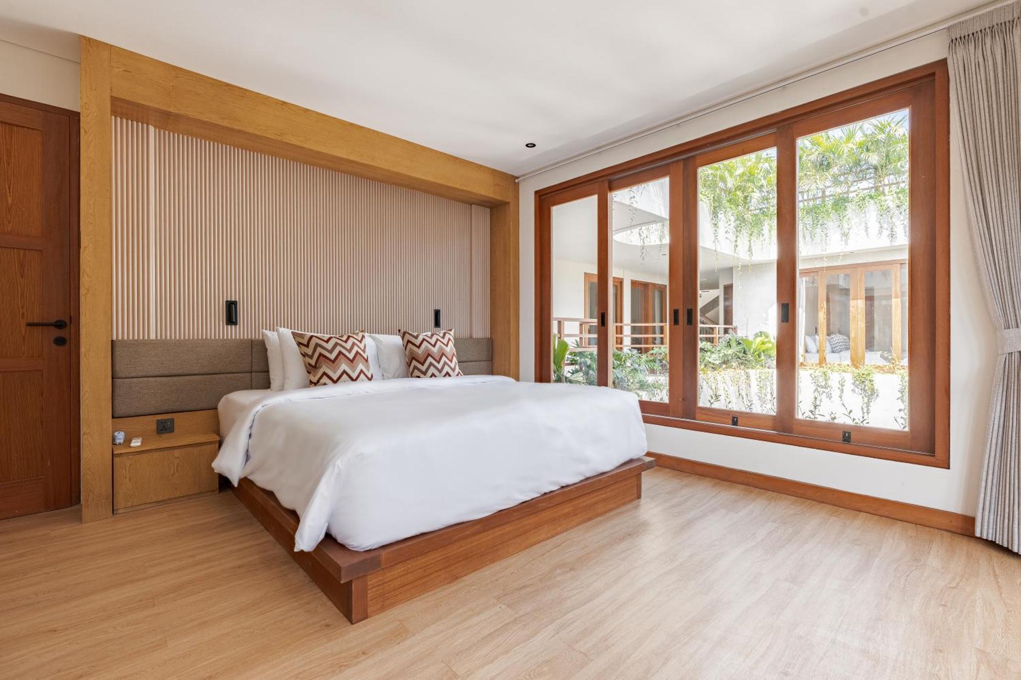 Five-Bedroom Villa Private Pool
